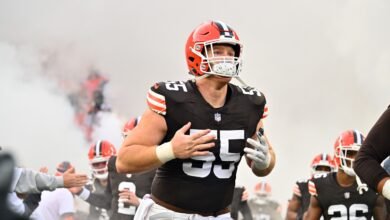 Browns Ethan Pocic Center deja el juego con lesiones en la rodilla