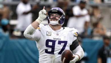 Jets anunció el oficio de Harrison Phillips para cortar a dos jugadores.