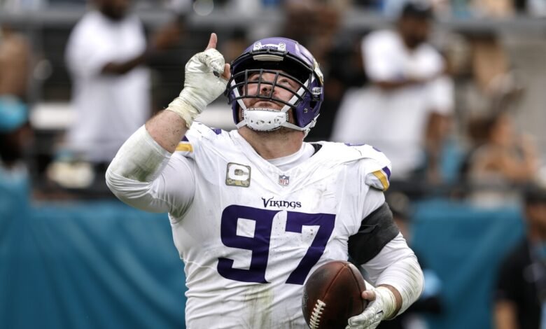 Jets anunció el oficio de Harrison Phillips para cortar a dos jugadores.