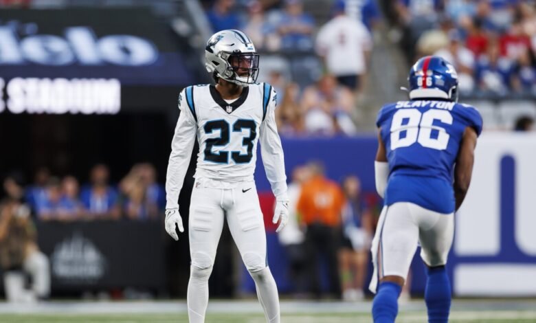 CB CJ Henderson visita con halcones CB CJ Henderson visita con halcones