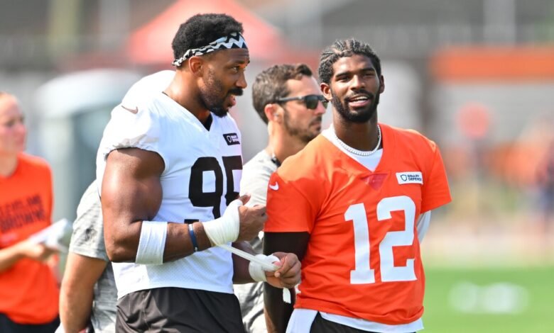 Myles Garrett: Shedeur Sanders trabaja duro, realiza seriamente su artesanía