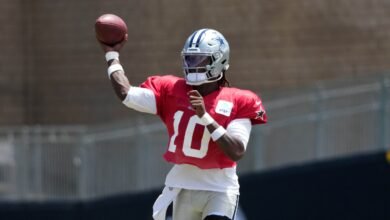 La mano derecha de Joe Milton está bien después de golpearla en un casco