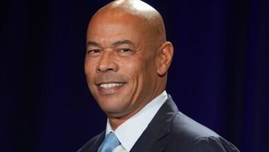 Referir preguntas sobre la capacidad de enviar por el ex CEO de NFLPA Lloyd Howell