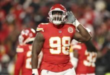 Policía de Janarius Robinson, S Deon Bush en la reserva herida