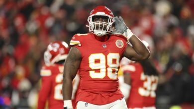 Policía de Janarius Robinson, S Deon Bush en la reserva herida