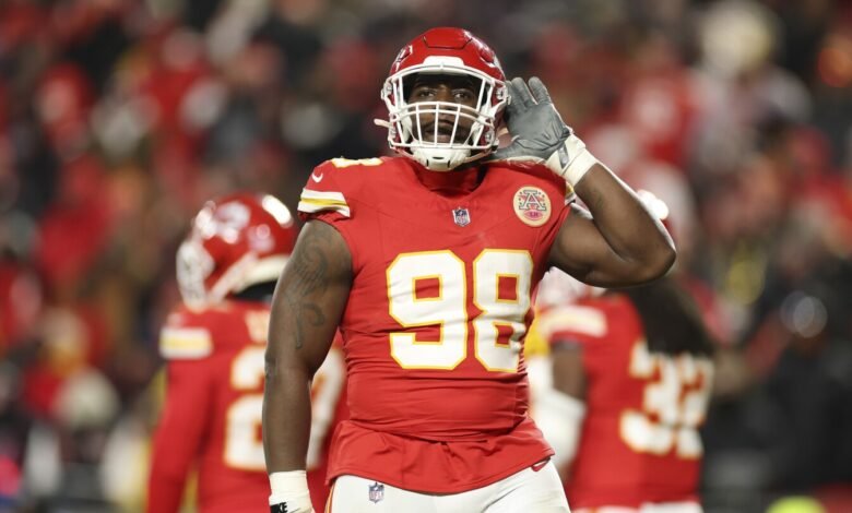 Policía de Janarius Robinson, S Deon Bush en la reserva herida