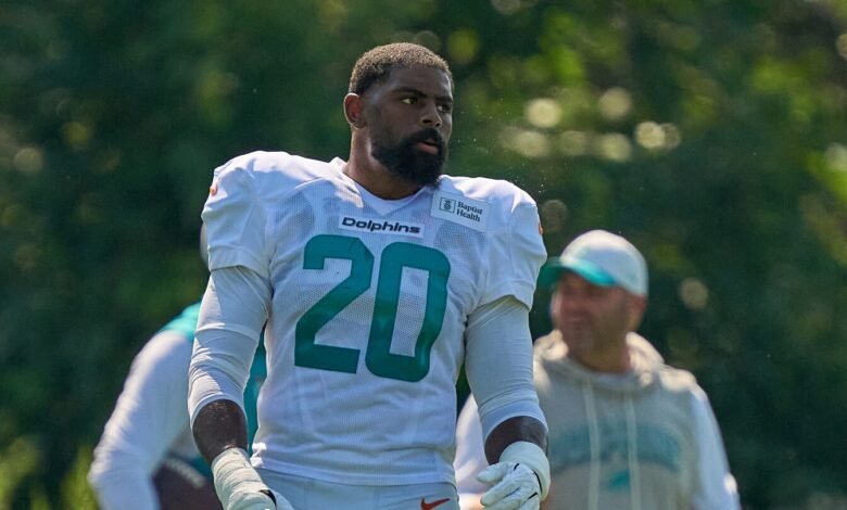 Dolphins lbs Jordyn Brooks, Tyrel Dodson llamó a practicar “Te amo, amas”