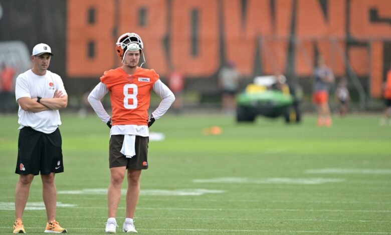 Kenny Pickett regresa a la práctica de Browns, limitado a simulacros individuales Kenny Pickett regresa a la práctica de Browns, limitado a simulacros individuales