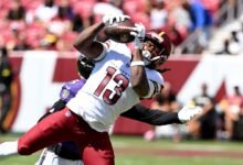 El comandante de emitir WR KJ Osborn