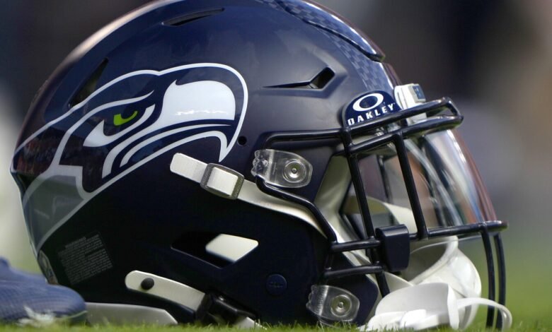 Seahawks Firma DL Seth Coleman