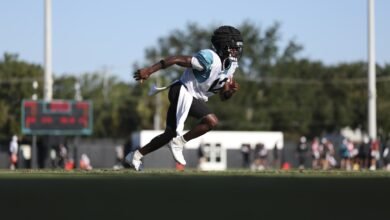 Davante Adams quiere que Travis Hunter tenga éxito, sospechando que cualquiera puede jugar tanto