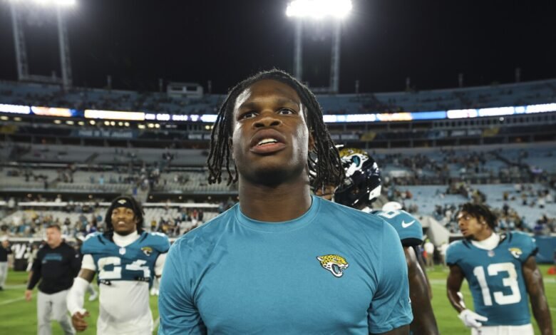 Travis Hunter fue retenido del segundo juego cálido de Jaguar. Travis Hunter fue retenido del segundo juego cálido de Jaguar.