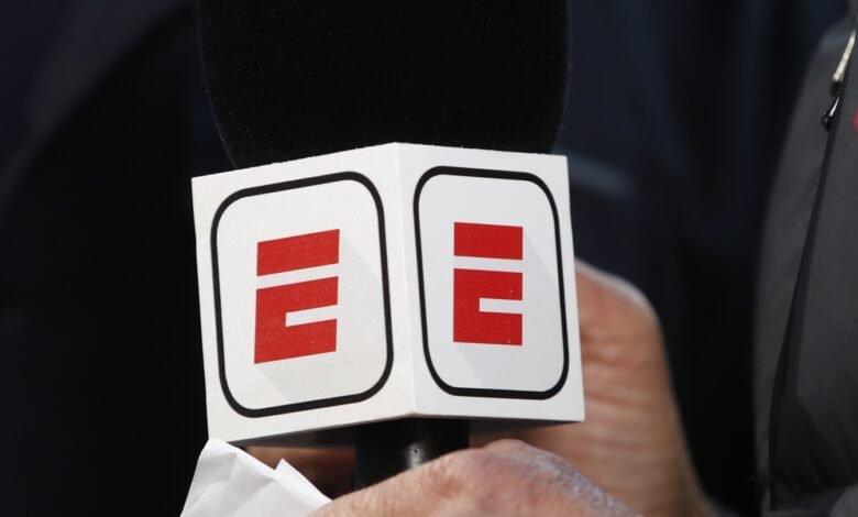 El acuerdo ESPN-NFL causa muchas preguntas. El acuerdo ESPN-NFL causa muchas preguntas.