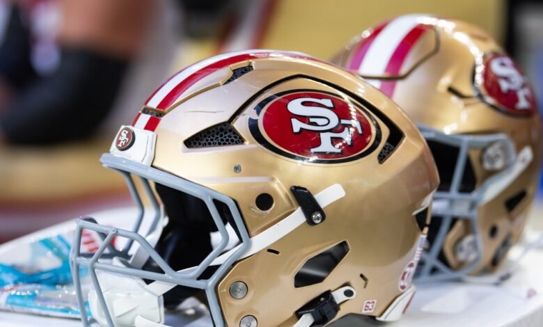49ers firma DL Shakel Brown, libera Te Ross Dwelley