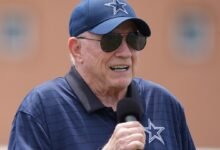Jerry Jones al hacer apretones de manos: así es como compro vaqueros