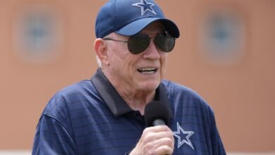 Jerry Jones al hacer apretones de manos: así es como compro vaqueros