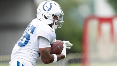 Colts RB Salvon Ahmed fue retirado del campo con una lesión grave en la pierna después de manejar las caderas