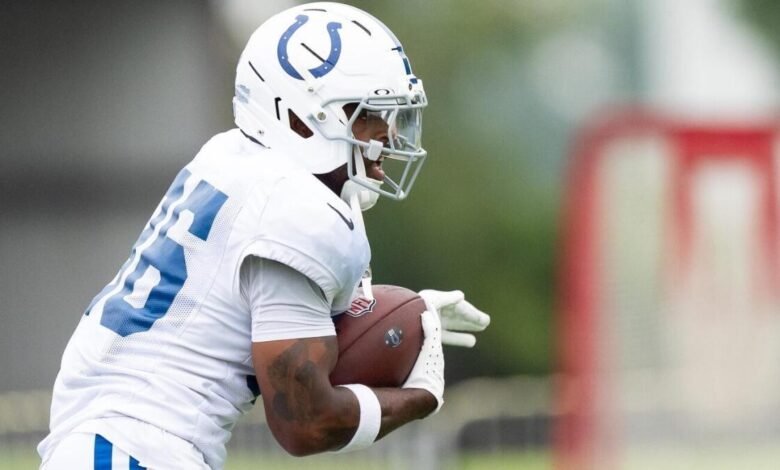 Colts RB Salvon Ahmed fue retirado del campo con una lesión grave en la pierna después de manejar las caderas Colts RB Salvon Ahmed fue retirado del campo con una lesión grave en la pierna después de manejar las caderas