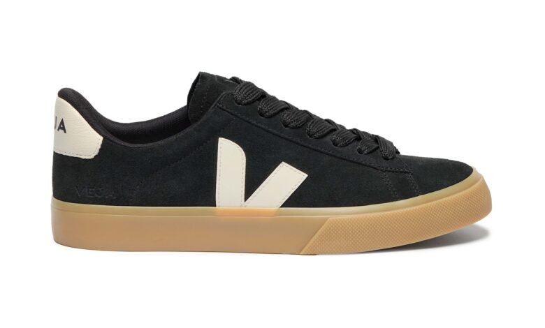 Vea el campo de los zapatos de ciervo negro audaz Vea el campo de los zapatos de ciervo negro audaz