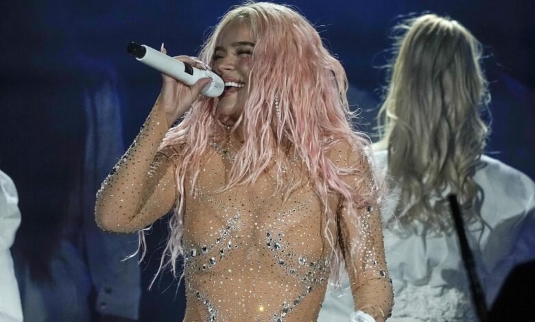Carol G para hacer el título de Show de medio tiempo, mientras que la primera transmisión exclusiva de la NFL de YouTube