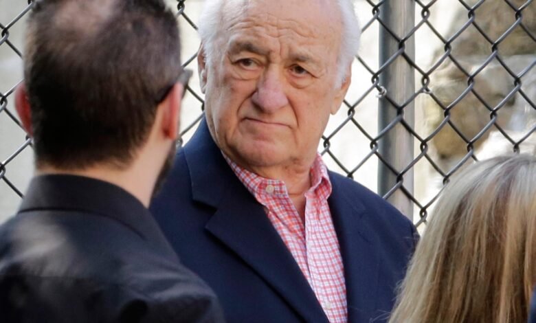 La estrella de ‘Soprons’ Jerry Adler, veterinario de Broadway Backstage, actor tardío en la vida, murió a los 96 años La estrella de ‘Soprons’ Jerry Adler, veterinario de Broadway Backstage, actor tardío en la vida, murió a los 96 años