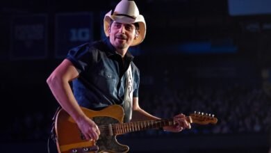 Emiliu Harris y Brad Paisley Nashville van al Salón de la Fama