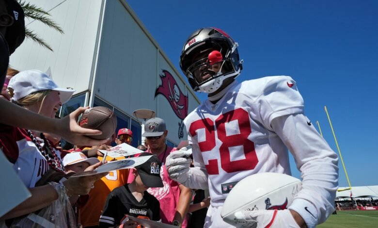 Shilo Sanders expulsó del juego de pretemporada de Buccaneers por lanzar un golpe Shilo Sanders expulsó del juego de pretemporada de Buccaneers por lanzar un golpe