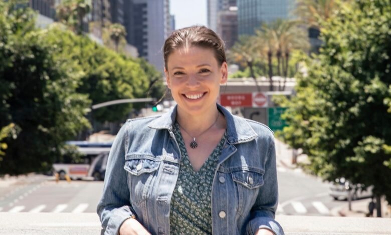 Julia Whelan ha narrado 600 audiolibros y contando. Entonces, ¿por qué no pagó ella?