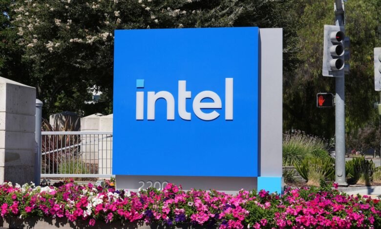 Trump dice que Intel acordó darnos una participación en su empresa. Trump dice que Intel acordó darnos una participación en su empresa.
