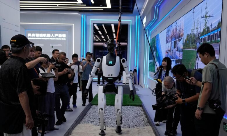 ¿Comprar un robot? La nueva tienda de robots de China en fotos