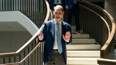 Wyden golpea a Duge por el manejo ‘imprudente’ de los datos del Seguro Social