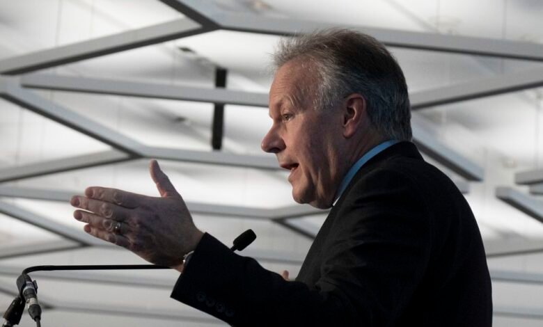 Poloz dijo que le sucedió al mercado laboral canadiense en lugar de solo un impacto comercial.