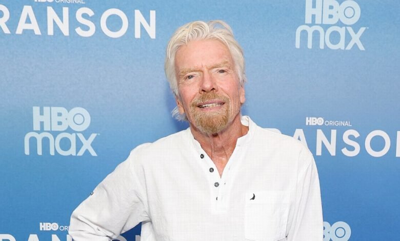 Richard Branson mostró la lesión de la cara traviesa después de empujar la ventana del hotel Richard Branson mostró la lesión de la cara traviesa después de empujar la ventana del hotel
