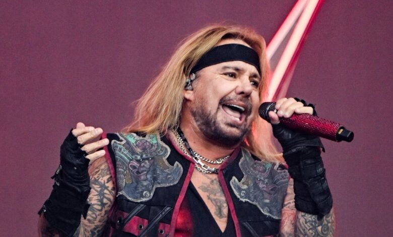 Vince Blue de Motley Cruu reveló que perdió la capacidad de caminar después de un golpe mientras duerme