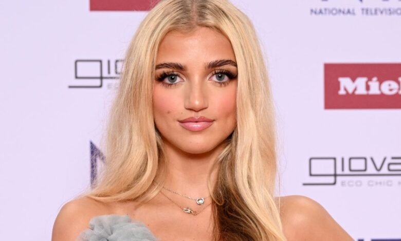 La princesa Andrea da una declaración de estilo con $ 55 en NTAS con una pila de brazalete de encanto