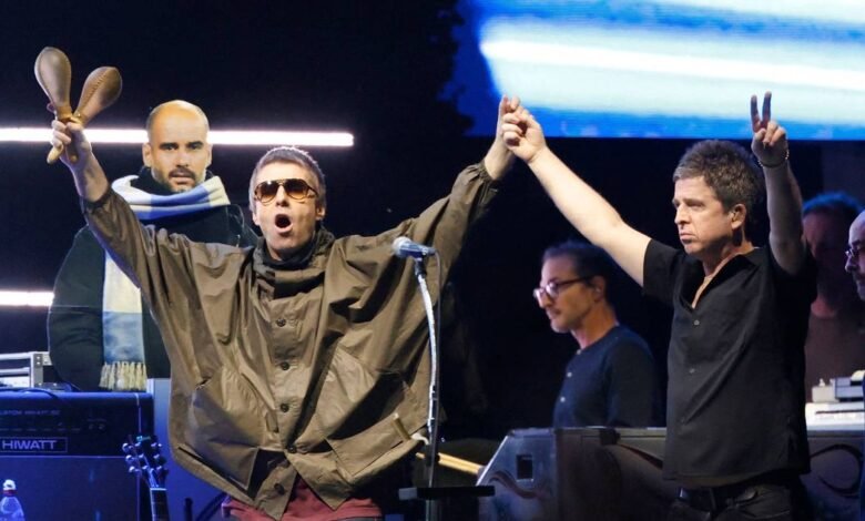 Victoria y David Beckham se encuentran entre las estrellas que forman parte del concierto de Oasis en Wembley
