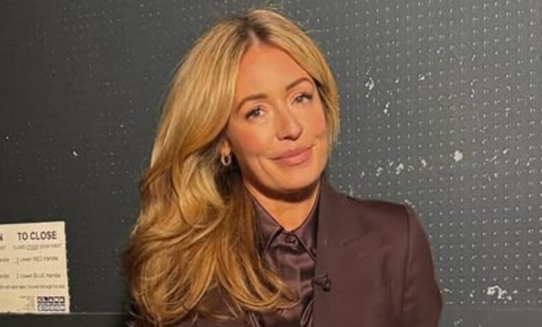 Cat Delicate Trendy muestra el estilo de otoño porque él se pone los tonos de esta temporada