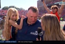 HC Bret Bielema en 23 Win Winking Of Illinois contra 21 USC | Foot College Football