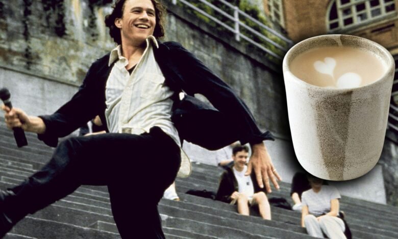 El personaje de la película adolescente en los años noventa basado en su solicitud de café El personaje de la película adolescente en los años noventa basado en su solicitud de café