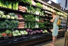 Los precios del consumidor aumentaron a una tasa anual del 2.9% en agosto, a medida que saltan los reclamos semanales de desempleo
