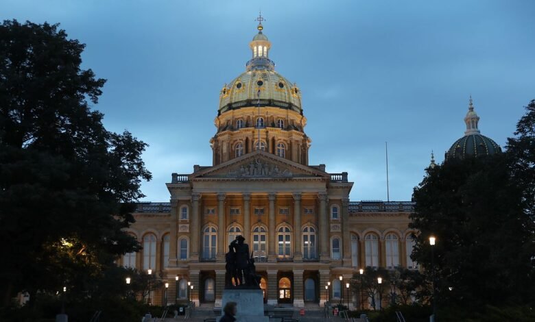 Los adolescentes hicieron pastores a Iowa después de que fueron retirados de los baños. El país ahora pagará $ 85,000 Los adolescentes hicieron pastores a Iowa después de que fueron retirados de los baños. El país ahora pagará $ 85,000