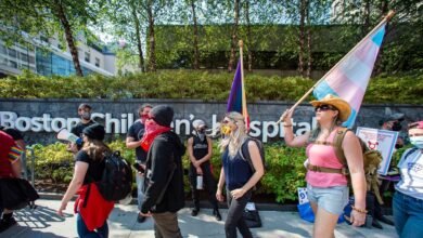El juez bloquea el esfuerzo de Trump para “acosar e intimidar” el hospital de los niños sobre los documentos de atención trans