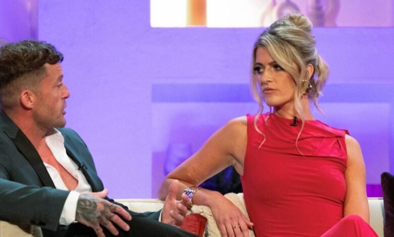 El amor es la estrella ciega, Ashleg, dice que Billy revela que “las cosas están nevadas” cuando se alejó “