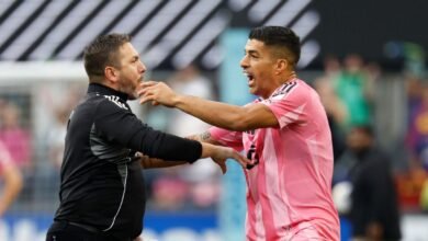 Suárez del Inter Miami parece escupir a Sounders Stafper