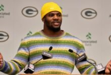 La fuente: Micah Parsons de Packers tiene un plancton conjunto en la espalda.
