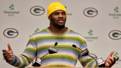 La fuente: Micah Parsons de Packers tiene un plancton conjunto en la espalda.