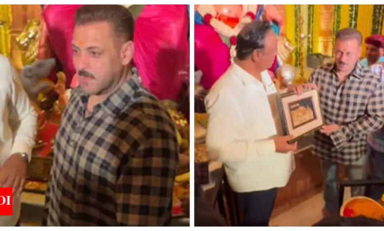 Salman Khan ha buscado bendiciones en Ganapati Bappa en la residencia del ministro de Maharashtra Ashish Shela bajo Z+ Protección – Ver | Salman Khan ha buscado bendiciones en Ganapati Bappa en la residencia del ministro de Maharashtra Ashish Shela bajo Z+ Protección – Ver |