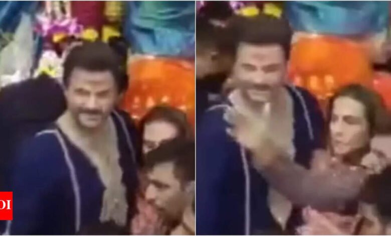 Ganesh IV 2025: La esposa de Anil Kapoor ha tomado medidas con Sunita, Lalbagcha quiere una bendición para el Rey – Ver | Ganesh IV 2025: La esposa de Anil Kapoor ha tomado medidas con Sunita, Lalbagcha quiere una bendición para el Rey – Ver |
