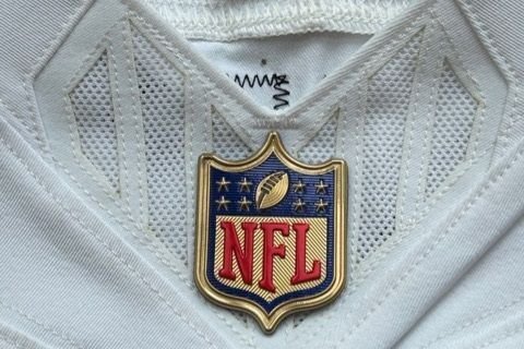 MVP de la NFL, jugadores del año, para usar parche de uniforme de ‘escudo de oro’