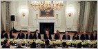 En una cena de la Casa Blanca, los CEO de tecnología agradecieron a Trump por promover las inversiones de Chip y AI, mientras que Trump prometió un proceso de permiso de energía fácil para los centros de datos (Wall Street Journal)